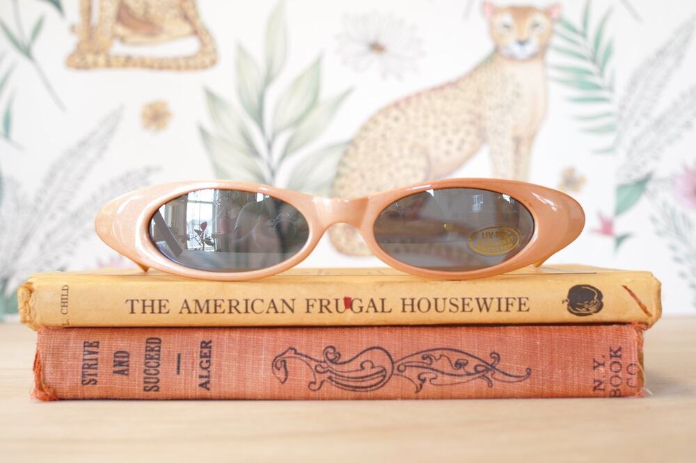 Vintage 1980s Cateye Sunglasses Rockabilly Pin Up NOS Y2K Style Festival Retro